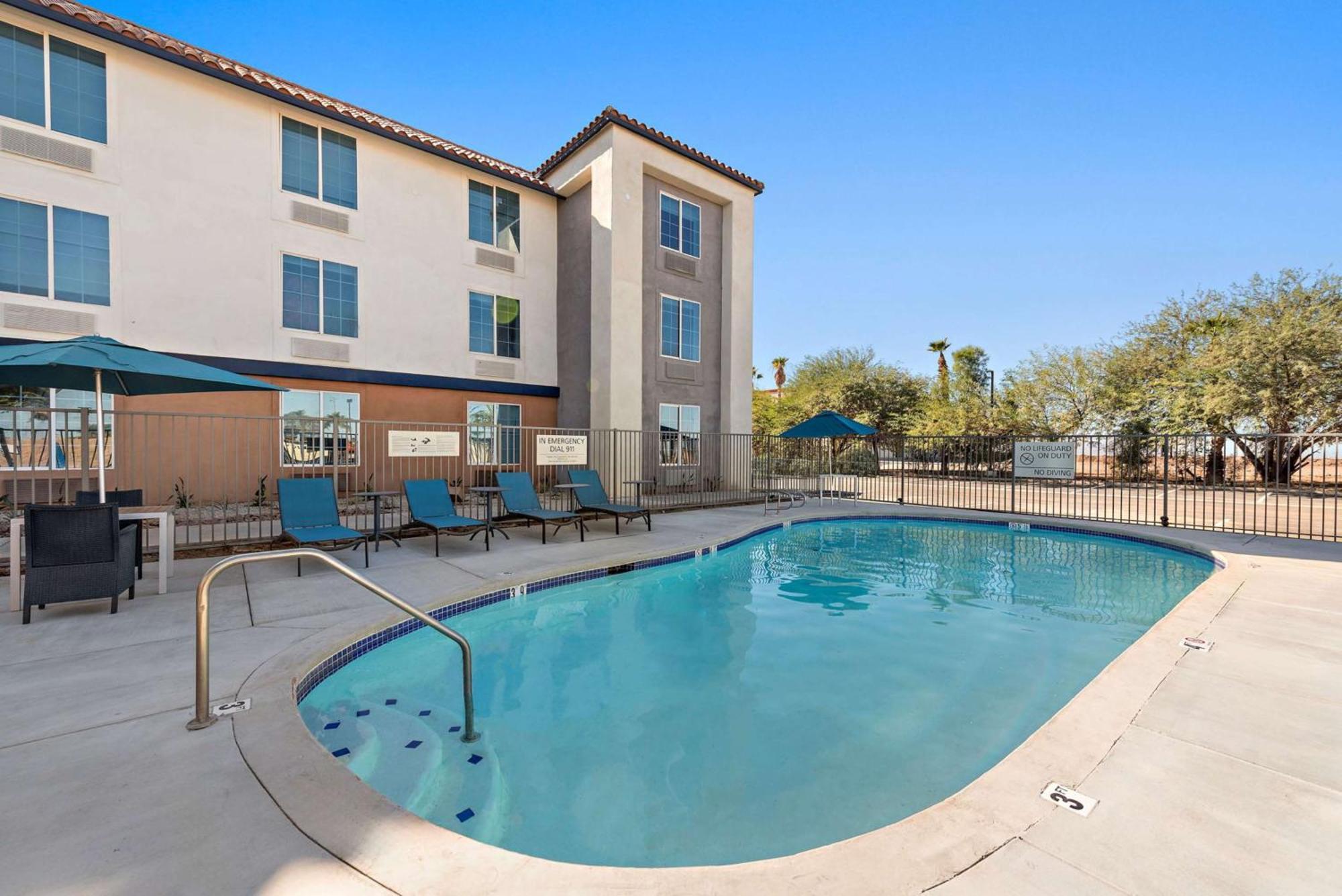 Hampton Inn By Hilton Calexico Exterior photo